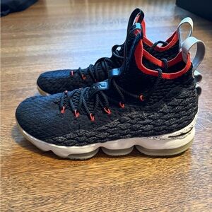 Nike LeBron 15